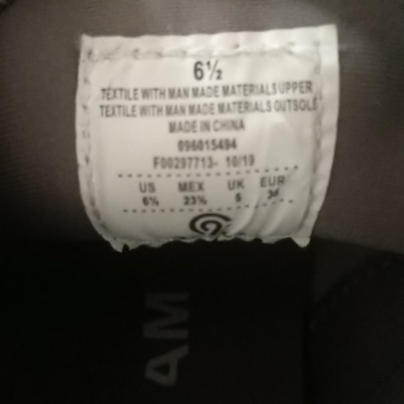 Shoes - Picture 3 of 4